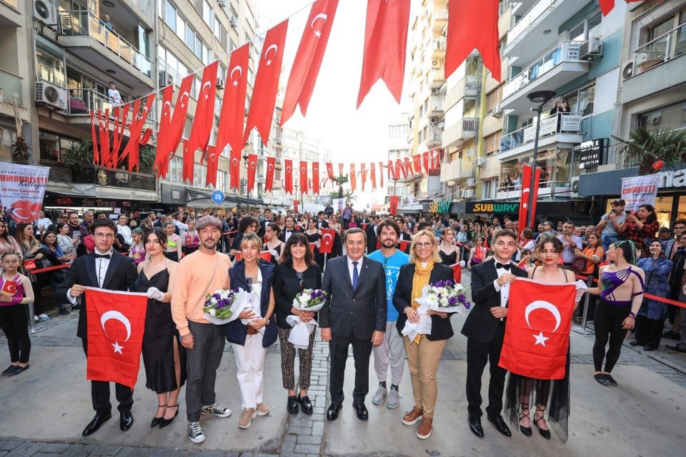 Konak Belediyesi&rsquo;nin T&uuml;rkiye Cumhuriyeti&rsquo;nin 99&rsquo;uncu kuruluş yıld&ouml;n&uuml;m&uuml;ne &ouml;zel d&uuml;zenlediği etkinliklerle