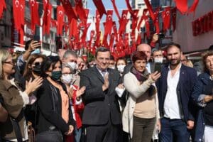 Konak Belediyesi&rsquo;nin il&ccedil;enin d&ouml;rt bir yanında d&uuml;zenlediği Cumhuriyet Bayramı etkinlikleri