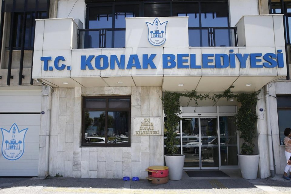 Konak Belediyesi, hem pandemi şartlarına hem de deprem nedeniyle hizmet