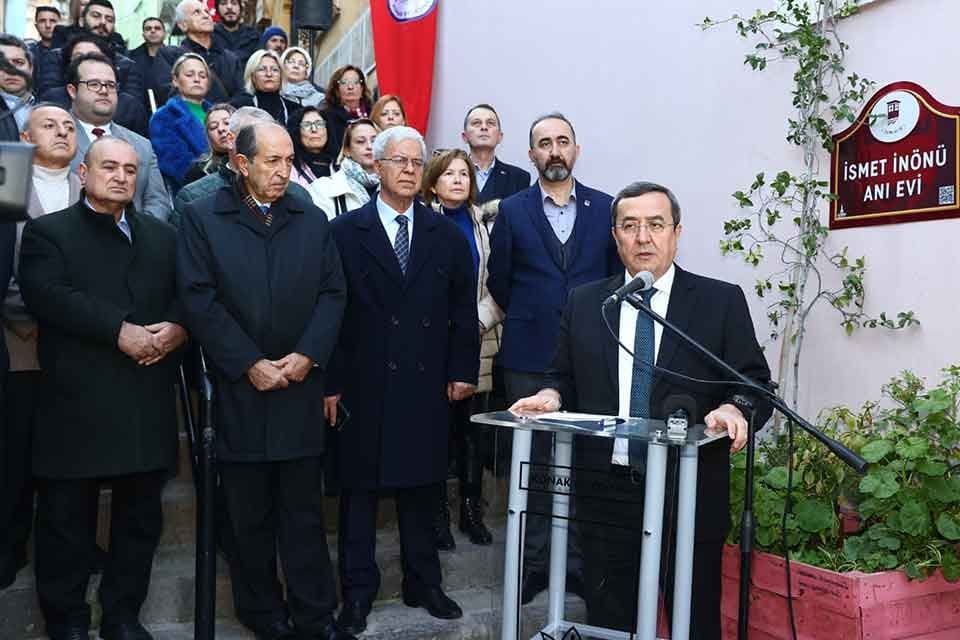 T&uuml;rkiye Cumhuriyeti'nin ilk Başbakanı ve ikinci Cumhurbaşkanı İsmet İn&ouml;n&uuml;,&nbsp; ebediyete