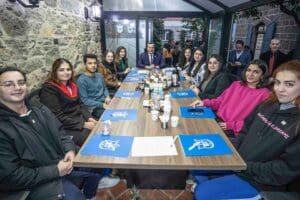 Konak Belediyesi&rsquo;nin Kesintisiz Eğitim projesine katılan gen&ccedil;ler iş hayatına giriş,