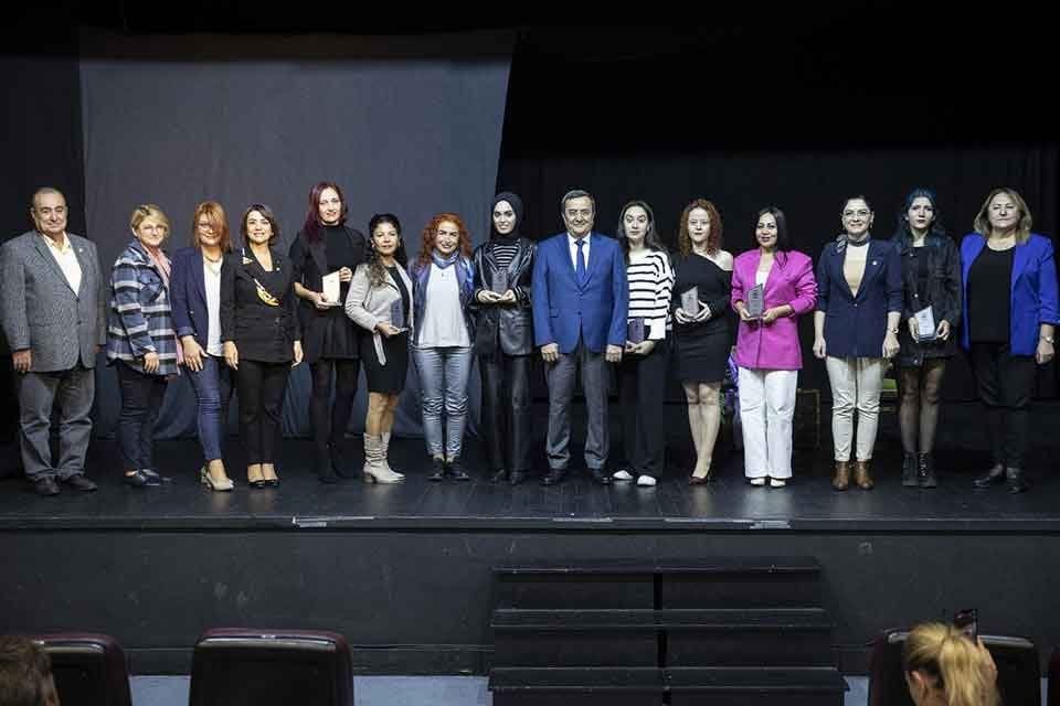Konak Belediyesi&rsquo;nin bu yıl ikincisini d&uuml;zenlediği Kadın &Ouml;yk&uuml;leri Kısa &Ouml;yk&uuml;