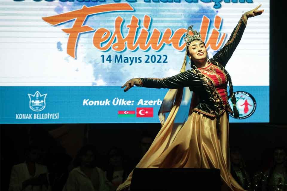 Konak Belediyesi&rsquo;nin &Ouml;zg&uuml;n Folklor Gen&ccedil;lik ve Spor Kul&uuml;b&uuml; Derneği&rsquo;yle birlikte,