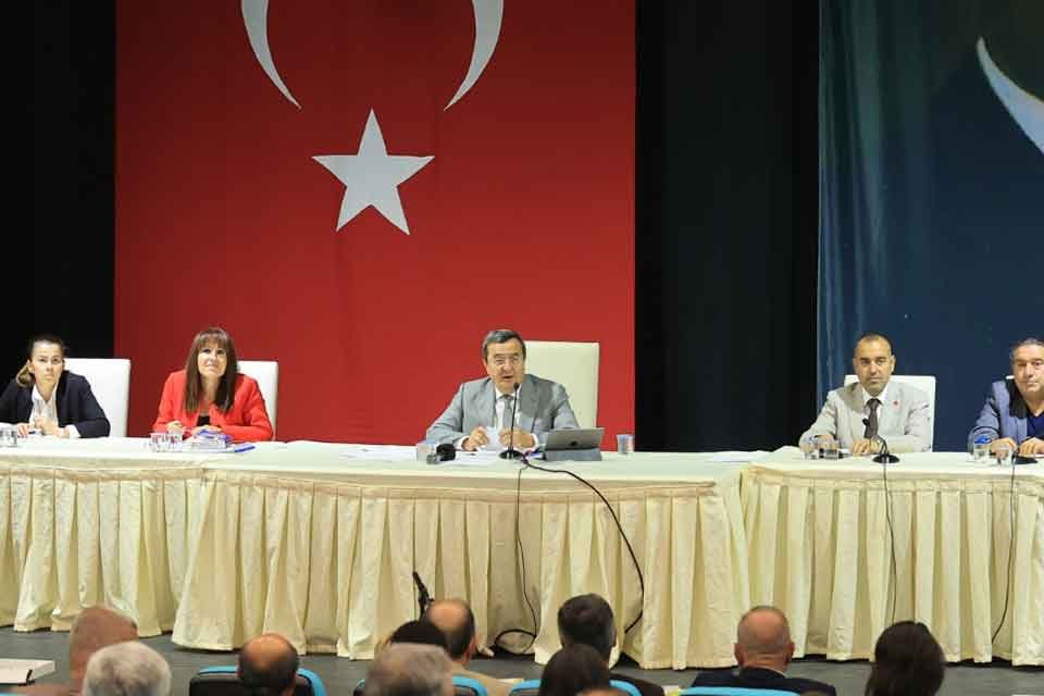 Konak Belediye Meclisi&rsquo;nin kasım ayı ilk toplantısında konuşan Başkan Batur,