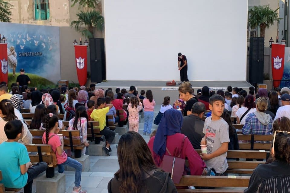 Konak Belediyesi&rsquo;nin kente kazandırdığı Sanathane bu kez miniklerle doldu taştı.