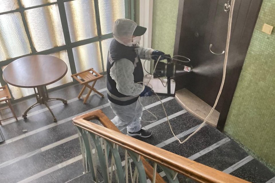 Bir süredir artışa geçen Covid-19 vakalarına karşı Konak Belediyesi’nin dezenfeksiyon
