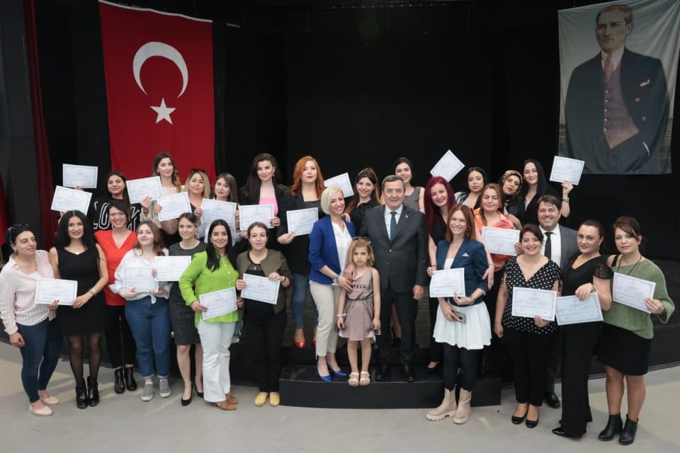 Konak Belediyesi&rsquo;nin G&uuml;zelyalı K&uuml;lt&uuml;r Merkezi&rsquo;nde a&ccedil;tığı G&uuml;zellik Uzmanlığı ve Estetisyenlik