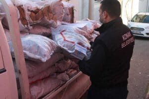 &nbsp; Konak Belediyesi,&nbsp; dar gelirli vatandaşlar i&ccedil;in hazırladığı karakış destek