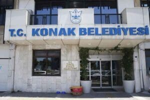Konak Belediyesi&rsquo;nin,T&uuml;rkiye Cumhuriyeti&rsquo;nin 100&rsquo;&uuml;nc&uuml; kuruluş yıld&ouml;n&uuml;m&uuml;ne &ouml;zel olarak gen&ccedil;lere y&ouml;nelik