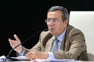 Konak Belediyesi&rsquo;nin haziran ayı meclis toplantısında Konak Belediye Başkanı Abd&uuml;l