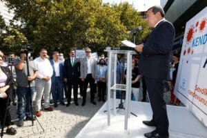 Konak Belediye Başkanı Abd&uuml;l Batur, &ldquo;Aşı Olun, Sağlıklı Kalın&rdquo; sloganıyla