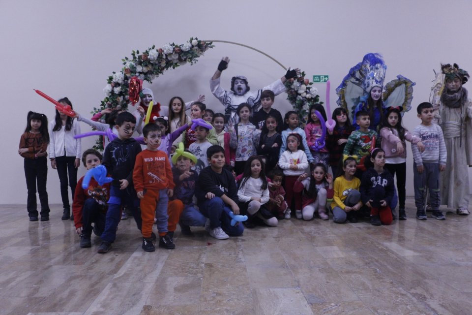 Konak Belediyesi&rsquo;nin d&uuml;zenlediği Karne Şenliği ile Konaklı &ccedil;ocuklar tatilde tiyatronun
