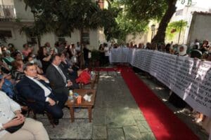 Konaklı kadınların el emeği &uuml;r&uuml;nlerinin sergilendiği Konak Belediyesi Semt Merkezleri