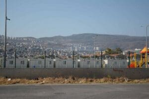 İzmir Valiliği ve AFAD işbirliğinde yapılan Bayraklı Ge&ccedil;ici Konaklama Merkezi&rsquo;nde