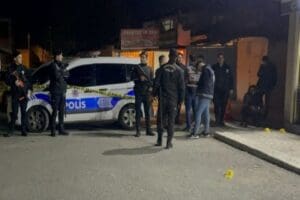 Tekirdağ &Ccedil;orlu'daki kontrol noktasında polisin GBT yaptığı ş&uuml;pheli ka&ccedil;tı. Polis