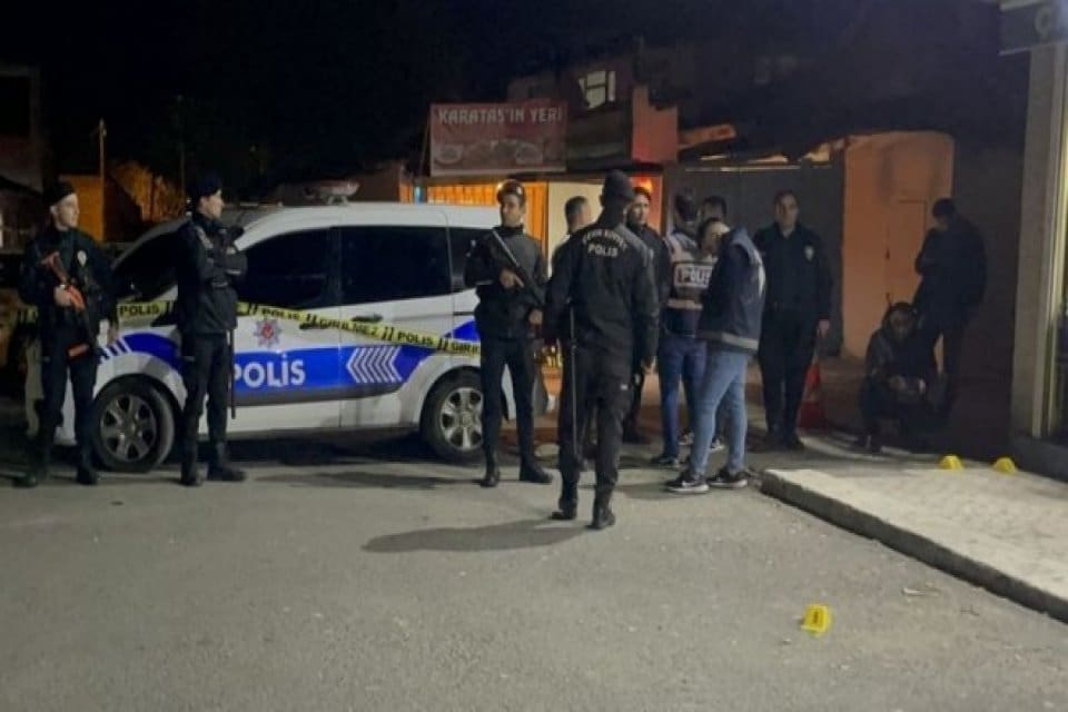 Tekirdağ &Ccedil;orlu'daki kontrol noktasında polisin GBT yaptığı ş&uuml;pheli ka&ccedil;tı. Polis