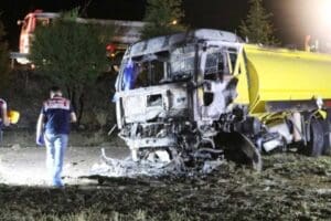 Denizli'nin Acıpayam il&ccedil;esinde, kontrolden &ccedil;ıkan ve yol kenarındaki tarlaya devrilen