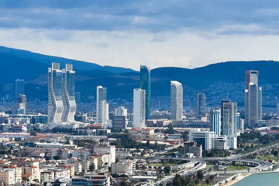 Konut kredilerine gelen sınırlama ve artan fiyatlar satışlarda d&uuml;ş&uuml;şe yol