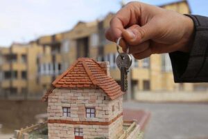 Pandemiyle birlikte konut fiyatlarında rekor artışların yaşanması ev sahibi olmayı