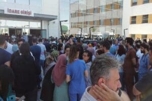 Son d&ouml;nemde sağlık &ccedil;alışanlarına y&ouml;nelik artan şiddet bug&uuml;n de devam