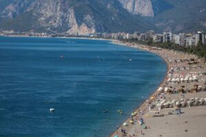 Antalya Büyükşehir Belediyesi, Türkiye’nin gözde sahil şeridi Konyaaltı’nı ihaleye çıkardı