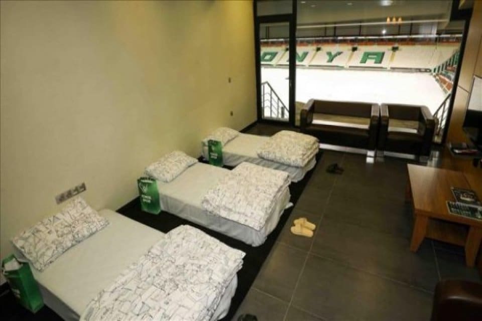 Arabam.com Konyaspor Kul&uuml;b&uuml; Başkanı Fatih &Ouml;zg&ouml;k&ccedil;en, stadyum localarını Kahramanmaraş merkezli