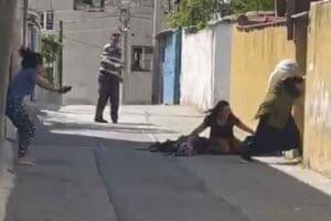 İZMİR'de, sokak k&ouml;peklerini besledikleri gerek&ccedil;esiyle &ccedil;ıkan tartışmada tabancayla &ouml;ld&uuml;r&uuml;len Yahya
