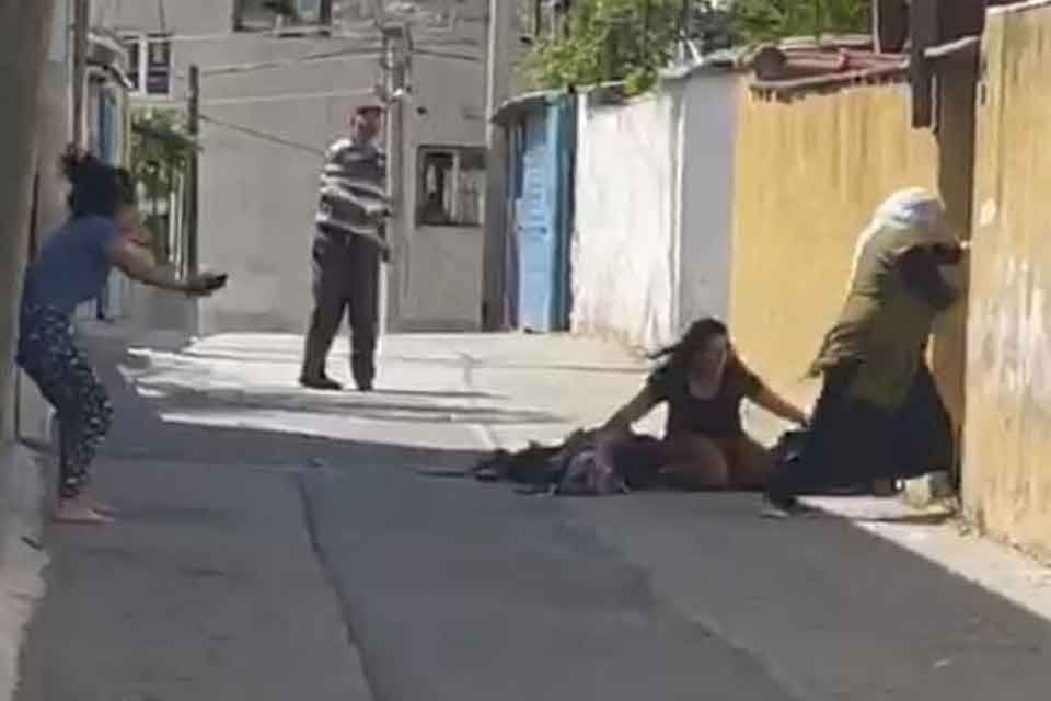İZMİR'de, sokak k&ouml;peklerini besledikleri gerek&ccedil;esiyle &ccedil;ıkan tartışmada tabancayla &ouml;ld&uuml;r&uuml;len Yahya