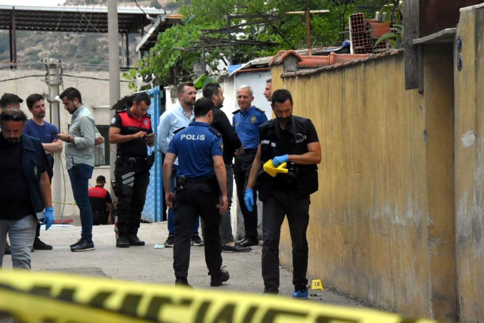 İzmir&rsquo;in Bayraklı il&ccedil;esinde, Ali İhsan K. (62), k&ouml;pek beslediği i&ccedil;in