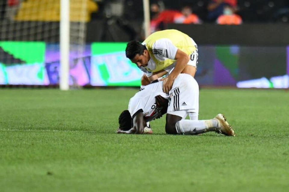 S&uuml;per Lig'de Gaziantep FK – Beşiktaş ma&ccedil;ında Fabrice N'Sakala fenalaşarak