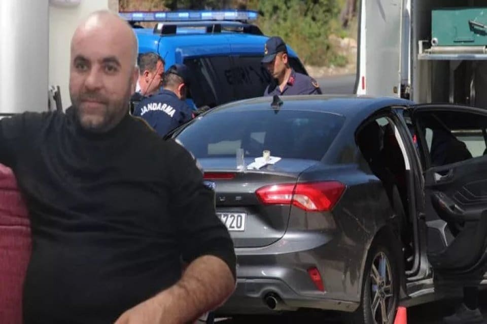 Antalya&rsquo;da&nbsp;seyyar d&ouml;vizcilik&nbsp;yapan şahıs, otomobilinin i&ccedil;inde&nbsp;boğazı kesilmiş&nbsp;şekilde &ouml;l&uuml; bulundu. Şahsın &uuml;zerinde