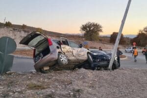 K&uuml;tahya'nın Emet il&ccedil;esinde, 2&nbsp;otomobilin &ccedil;arpışması sonucu meydana gelen&nbsp;kazada 1 kişi