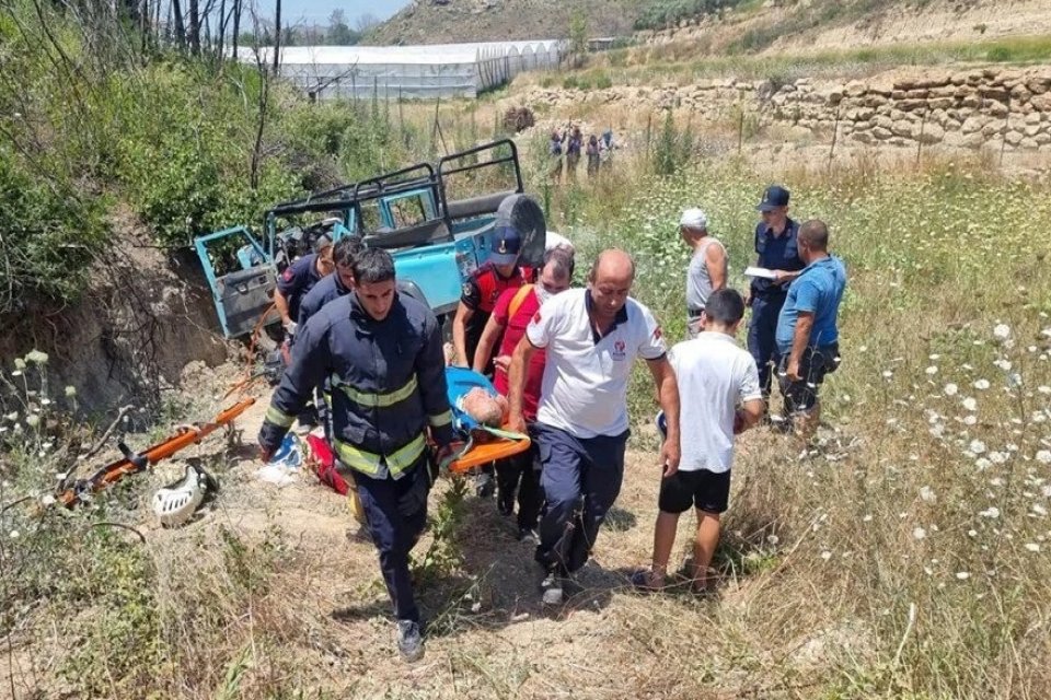 Antalya'da safari turu yapan cip u&ccedil;uruma yuvarlandı. Kazada biri turist