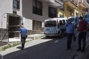 izmir'in Buca il&ccedil;esinde Zeynep V. (29) evlerinde boğularak &ouml;ld&uuml;r&uuml;ld&uuml;. Olay