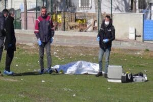 İstanbul Silivri&rsquo;de boş bir arazide intihar girişiminde bulunan kişi, polislerin