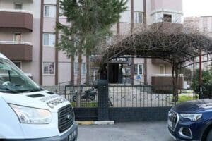 İZMİR'in Menemen il&ccedil;esinde M&uuml;n&uuml;r Sapmaz (52) ile eşi Emine Sapmaz