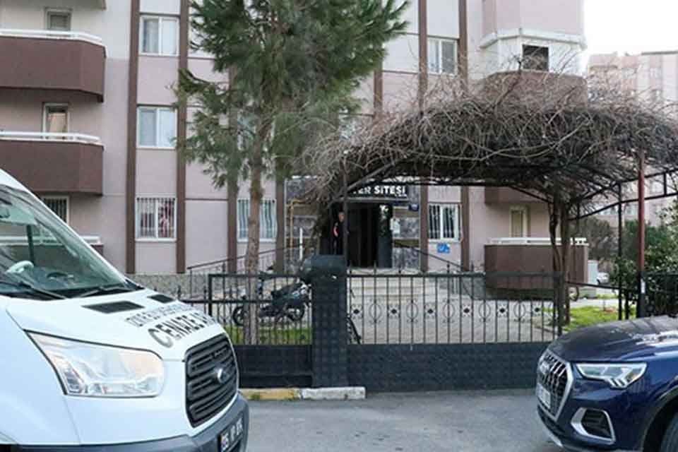 İZMİR'in Menemen il&ccedil;esinde M&uuml;n&uuml;r Sapmaz (52) ile eşi Emine Sapmaz