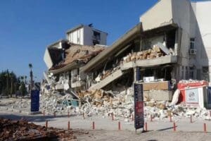 Deprem felaketinin yaşandığı Hatay&rsquo;ın merkez il&ccedil;esi Antakya&rsquo;da yıkılan y&uuml;zlerce bina