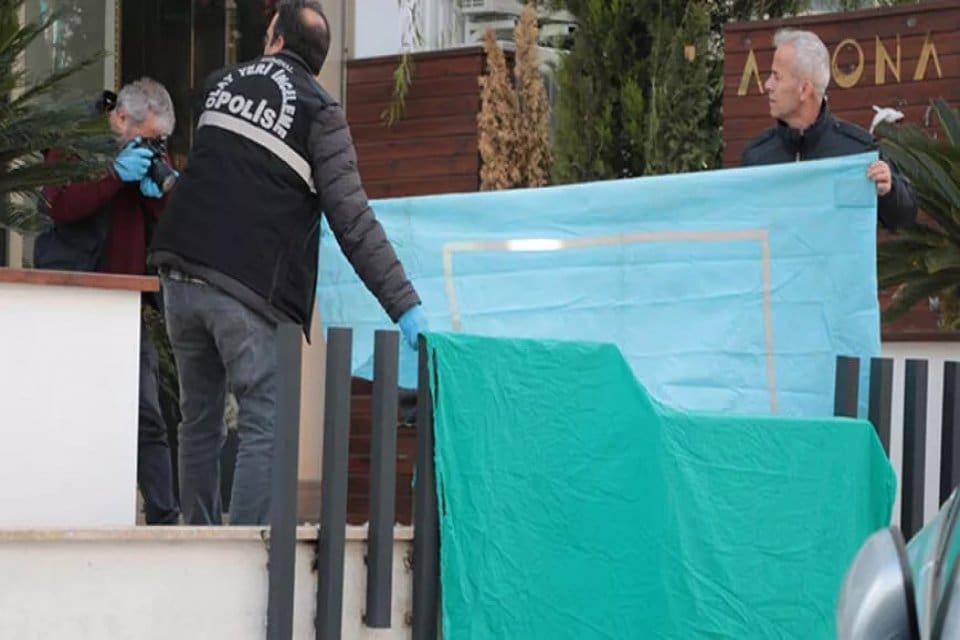 Kahramanmaraş'ta temizlik yaptığı binanın 11&rsquo;inci katından d&uuml;şen kadın hayatını kaybetti.