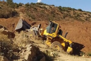 Denizli'nin &Ccedil;ivril il&ccedil;esinde, dere ıslah &ccedil;alışmaları sırasında devrilen kep&ccedil;enin altında