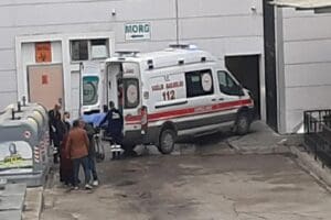 Aksaray'da &ccedil;alıştığı yapı malzemesi &uuml;reten fabrikada pres makinesine sıkışan İmdat