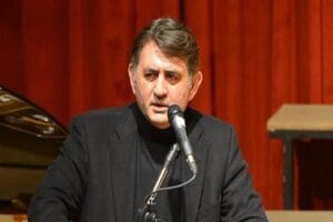 Korkusuz yazarı &Uuml;mit Zileli, kitap fuarına katılmak i&ccedil;in gittiği İzmir'de,