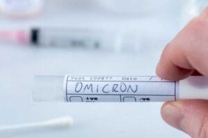 B&uuml;t&uuml;n d&uuml;nya yeni corona varyantı Omicron&rsquo;un paniğini yaşarken G&uuml;ney Afrika