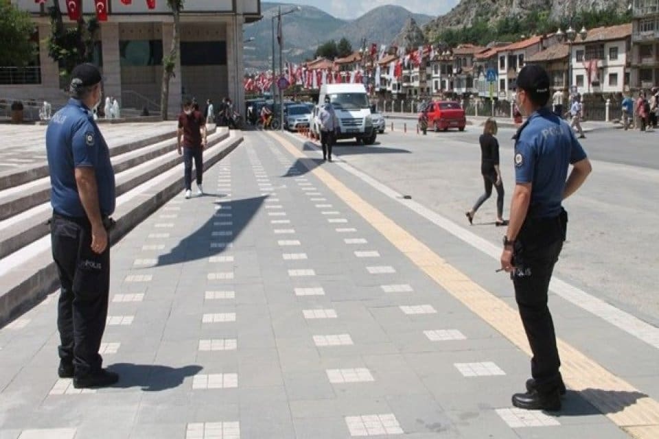 &Ccedil;ok y&uuml;ksek riskli iller kategorisinda bulunan Amasya'da valilik g&ouml;n&uuml;ll&uuml; seferberlik