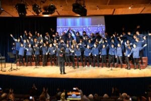 &ldquo;D&uuml;nya Koro M&uuml;ziği G&uuml;n&uuml;&ldquo; &ouml;zel konserinde Narlıdere Belediyesi, birbirinden &ouml;zel