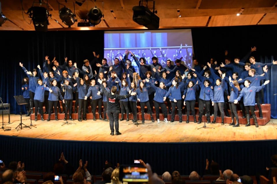 &ldquo;D&uuml;nya Koro M&uuml;ziği G&uuml;n&uuml;&ldquo; &ouml;zel konserinde Narlıdere Belediyesi, birbirinden &ouml;zel