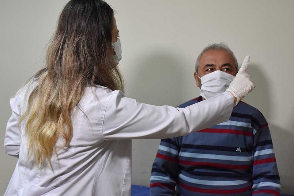 Katip &Ccedil;elebi &Uuml;niversitesi Atat&uuml;rk Eğitim ve Araştırma Hastanesi'nde de Covid-19