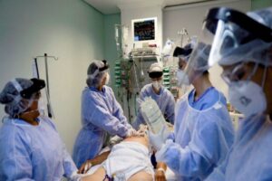 1 yılı aşkın süredir dünya çapında bir krize yol açan