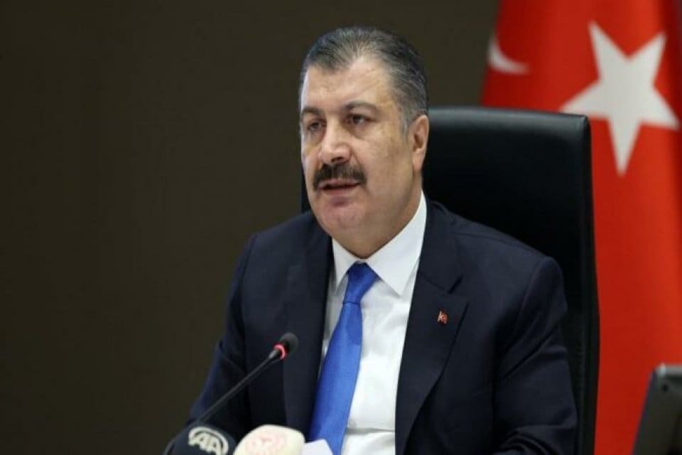 Sağlık Bakanı Koca, Omicron varyantına bağlı vakaların artış g&ouml;sterdiğini belirterek,