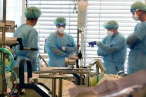 T&uuml;rkiye'de koronavir&uuml;sle m&uuml;cadele kapsamında yapılan toplam aşı sayısı 88 milyon